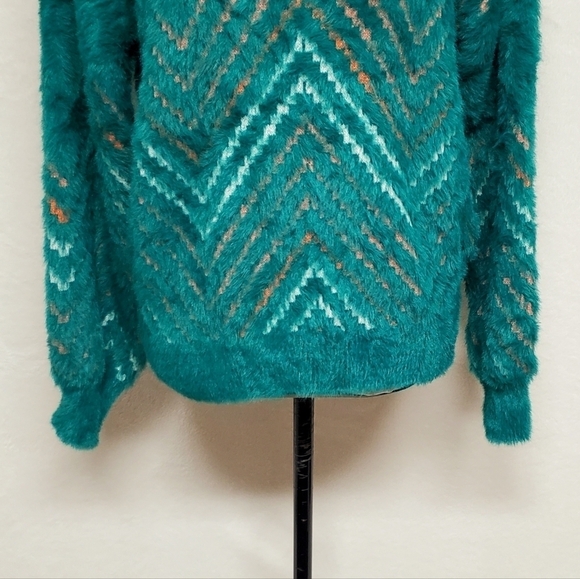 LISTICLE Green Faux Fur Multi-color Chevron Embroidered Mock Neck Sweater Small - Picture 4 of 12